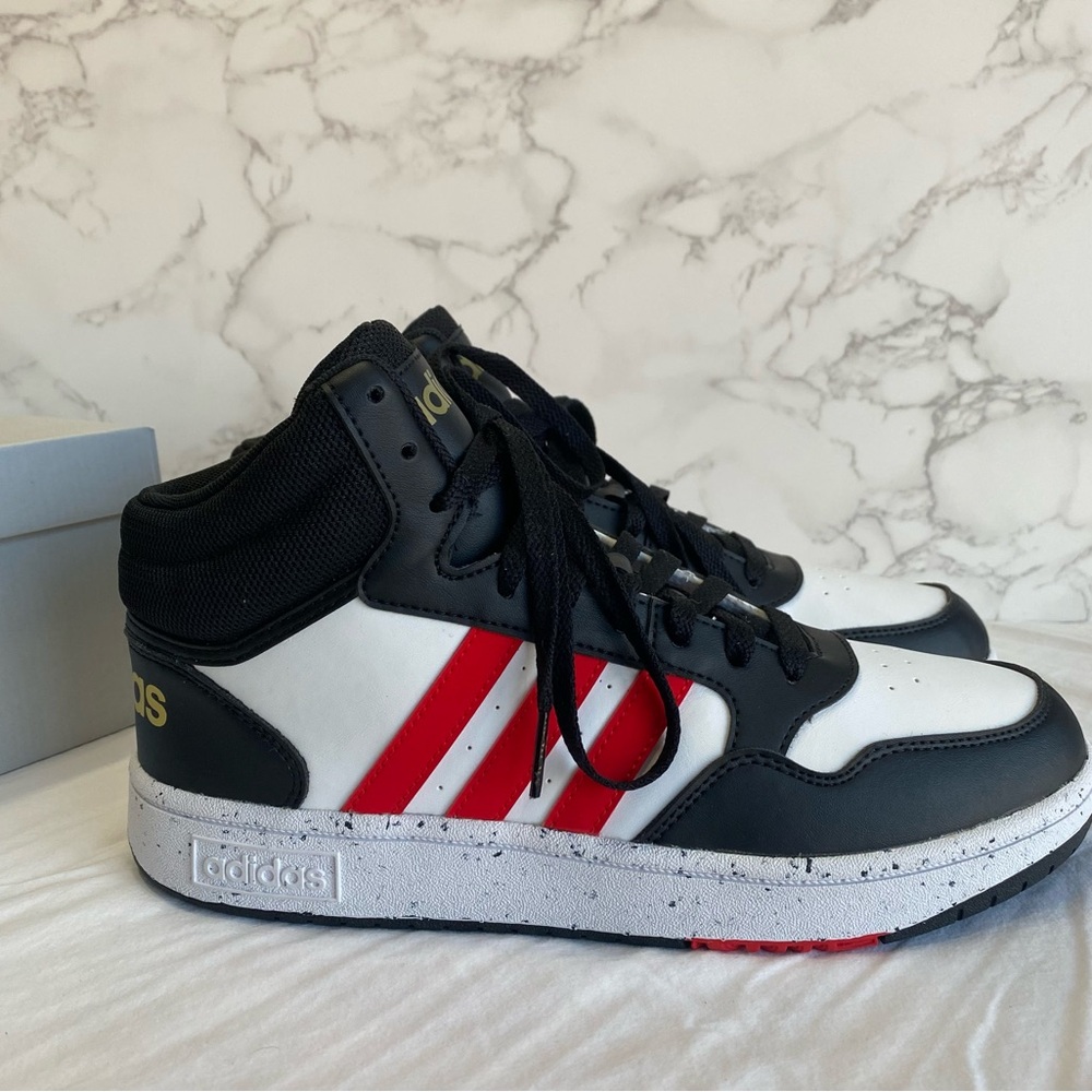 NWT ADDIDAS HOPPS MID 3.0 K BLACK/WHITE/RED